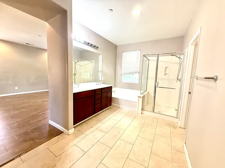 1730 Hemlock Ct — Photo 9
