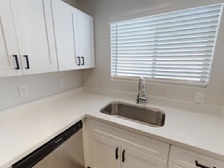 906 E Roma Ave — Photo 25