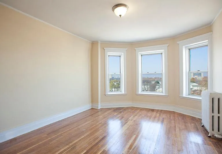 Pasadena Apartments — Photo 17