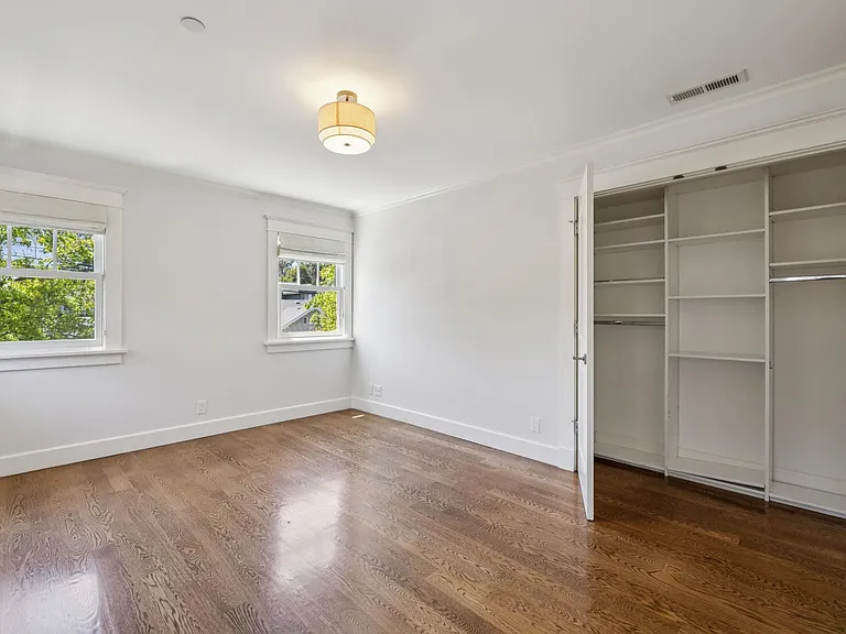 1517 Howard Ave — Photo 50