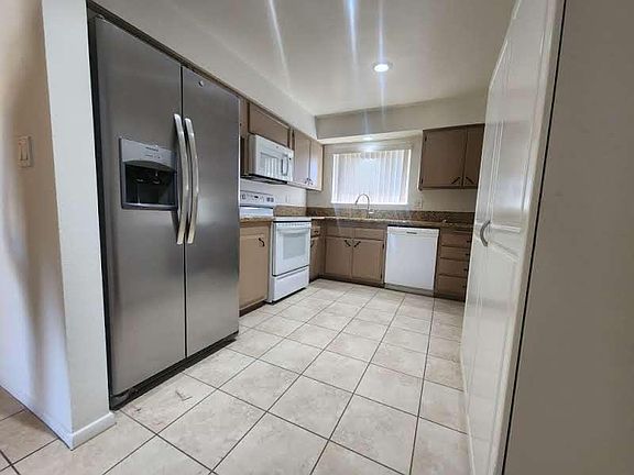 4th image of 29441 Thornhill Dr