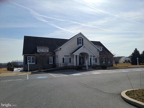 3rd image of 1062 Cambridge Dr