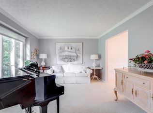 450 Meadow View Dr, Powell, OH 43065