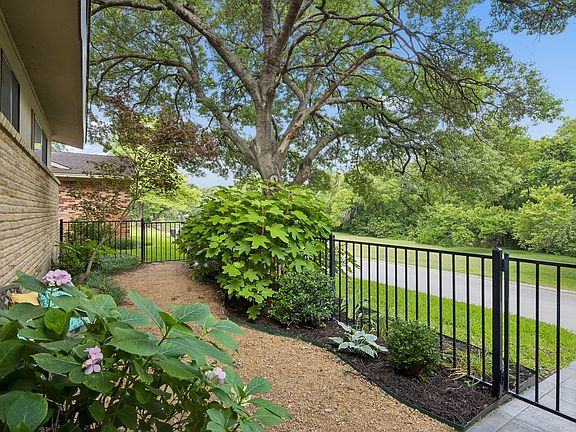 4th image of 10832 Creekmere Dr