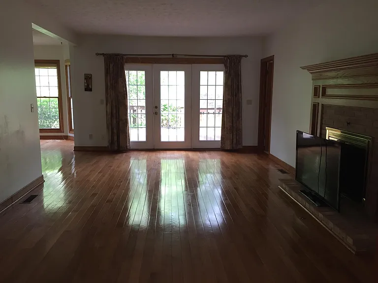 5370 Brooklands Dr — Photo 2