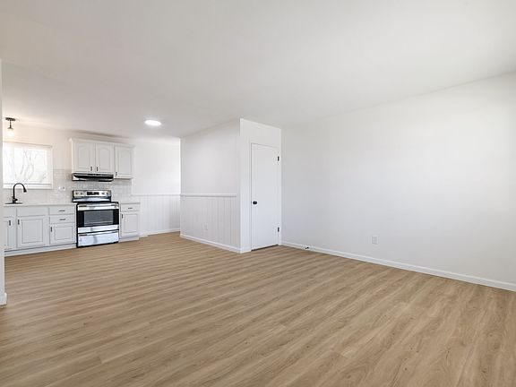 3rd image of 3520 Fleet Ln