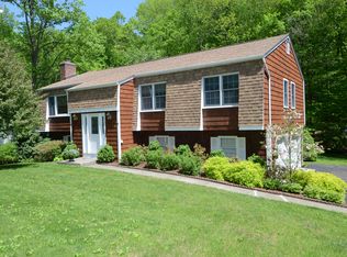 74 Hidden Hollow Ln, Millwood, NY 10546