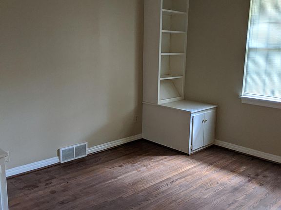 5th image of 713 NW 53rd St