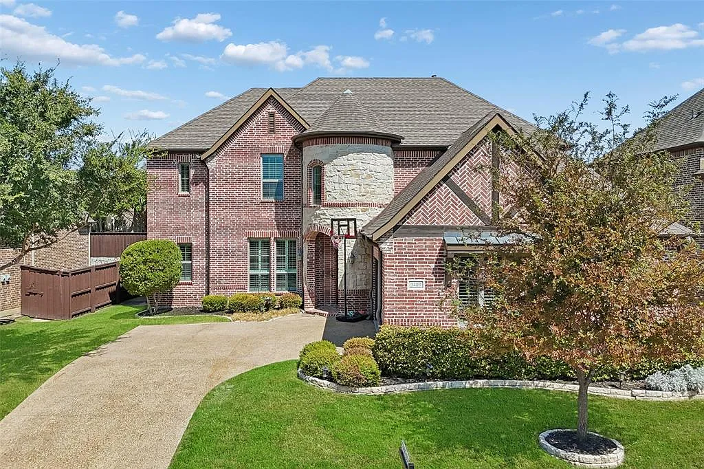 5 bed, 4349 sqft, $4,950 — Photo 2