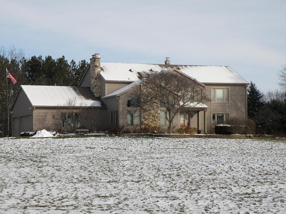 2nd image of W344S3381 Moraine Hills Dr