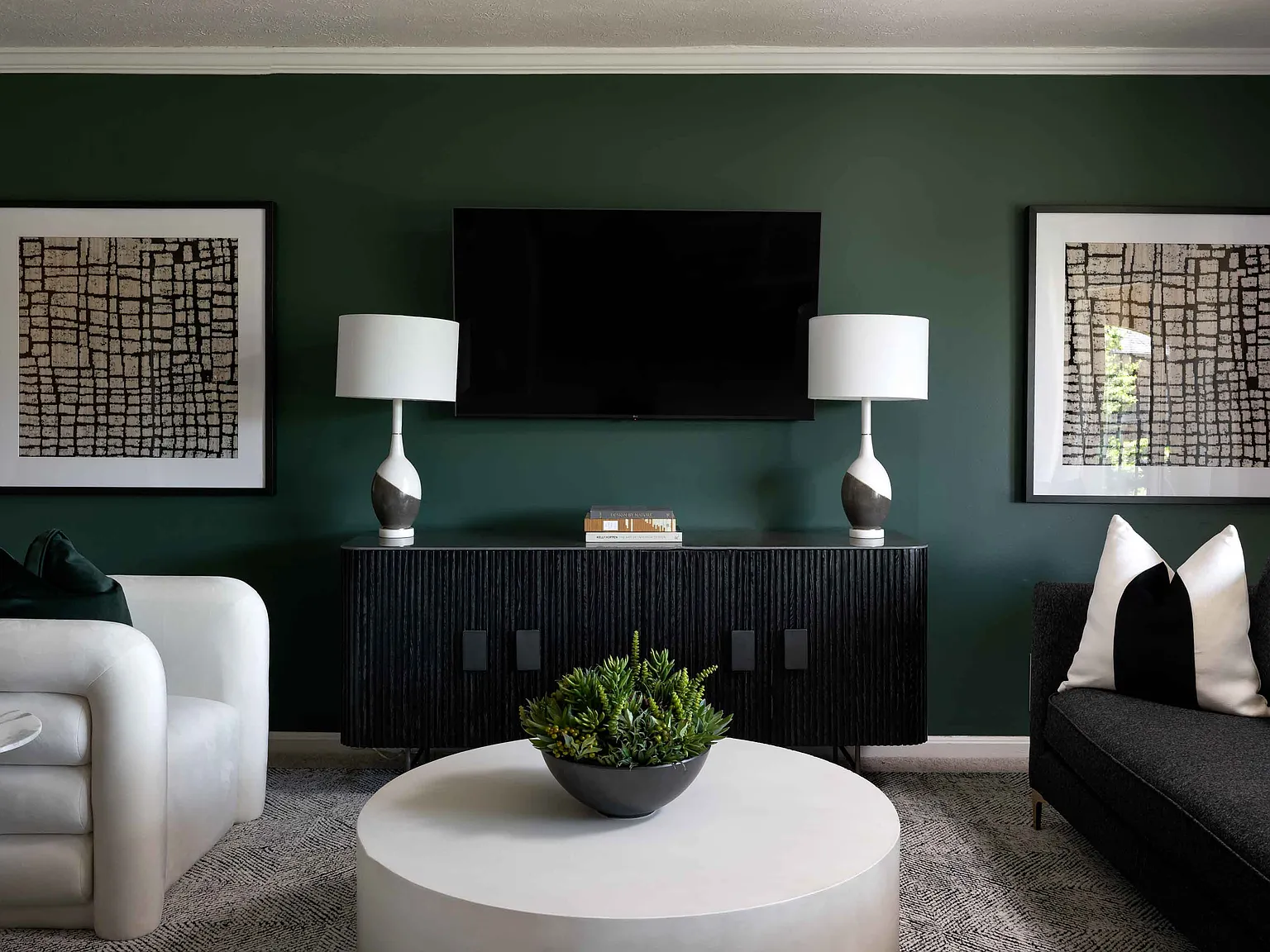 Hurstbourne Grand Apartments — Photo 2