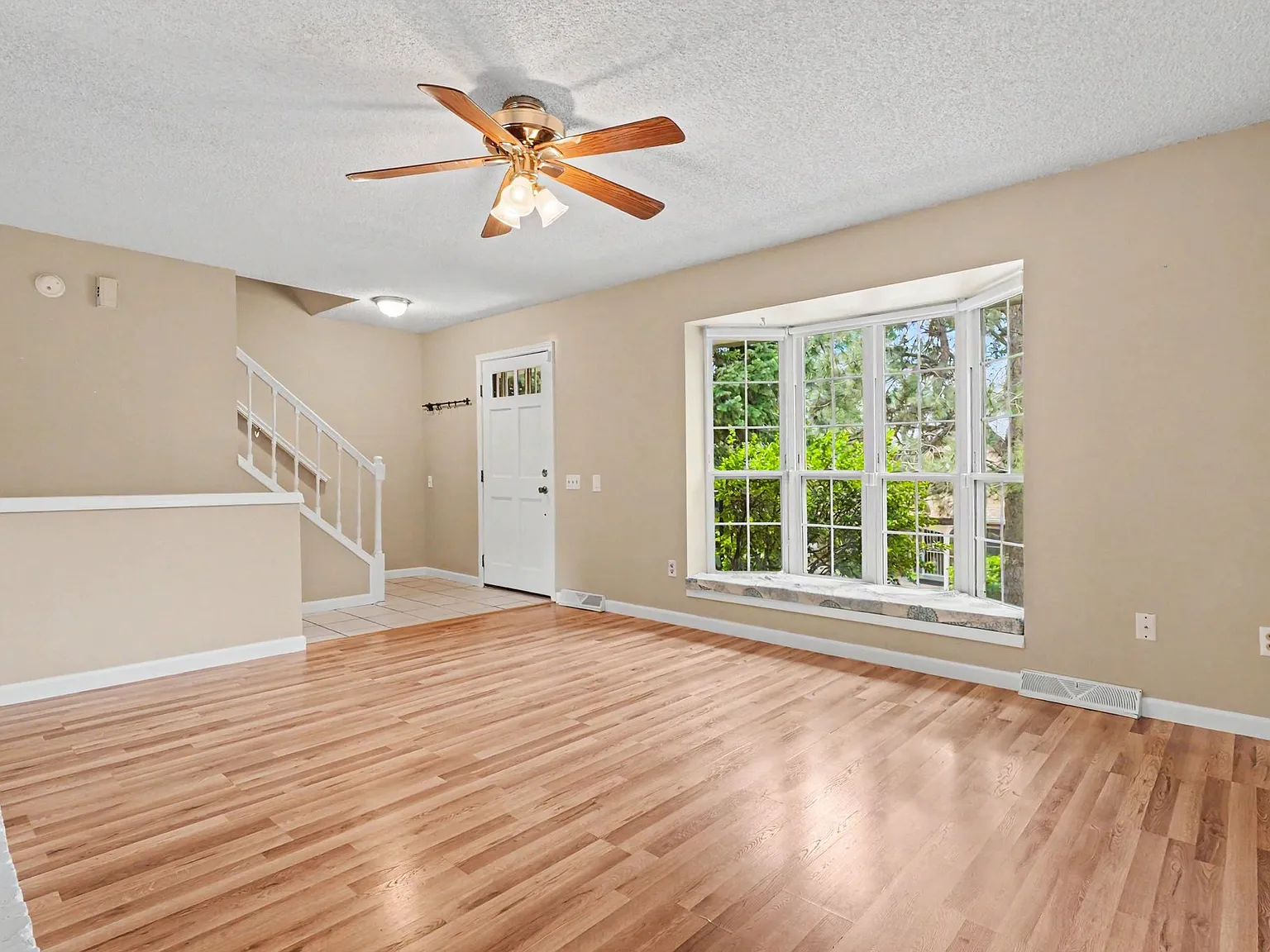 3 bed, 2.5 bath, 2002 sqft, $2,700 — Photo 3