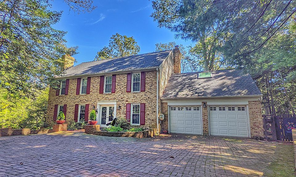 1st image of 537 Lakeview Cir