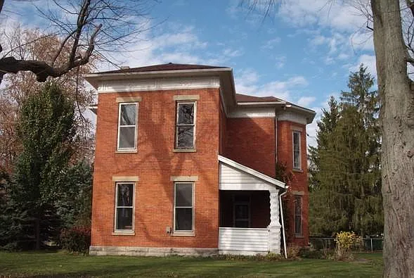202 W High St photo 1