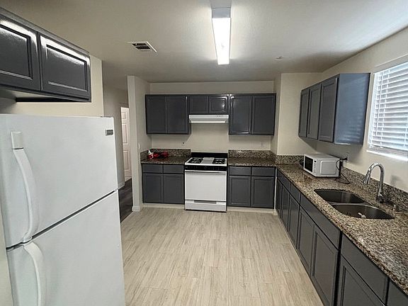 5th image of 1100 W 54th St