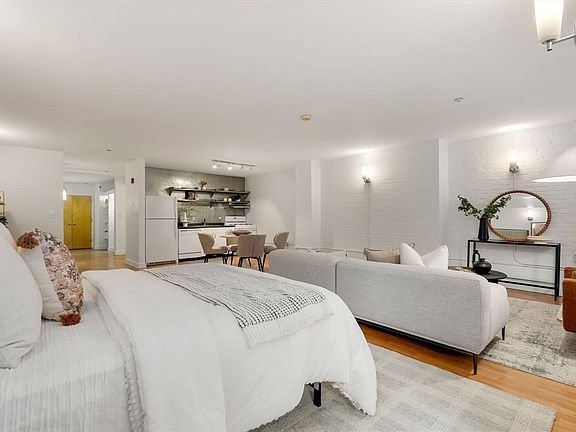 4th image of 42 Chauncy St APT 4C