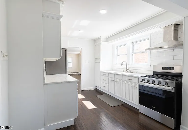 210 Globe Ave — Photo 6