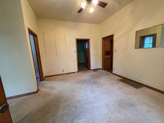 4th image of 1243 Oak St