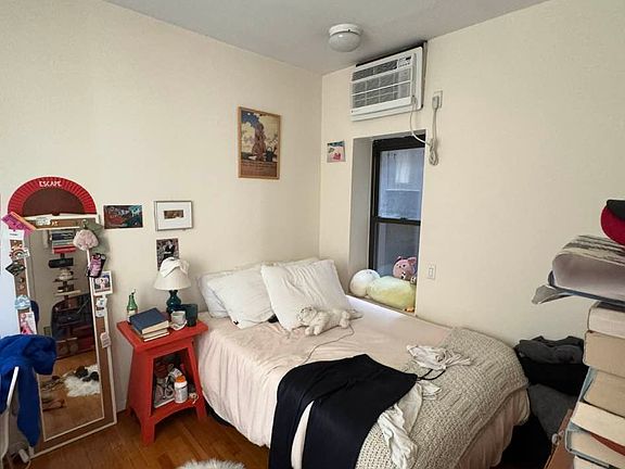 3rd image of 219 W 80th St APT 3A