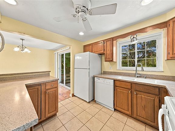 4th image of 146 W Patty Ln