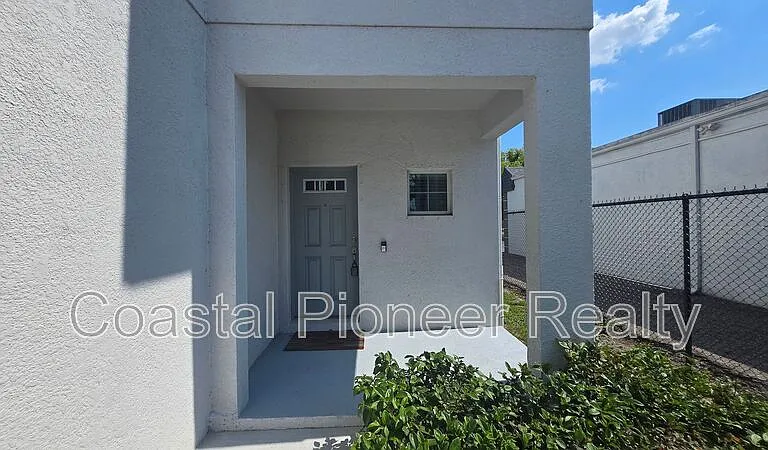 2203 E 23rd Ave — Photo 3