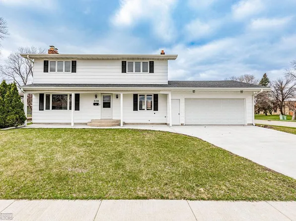 3130 7th St N, Fargo, ND 58102