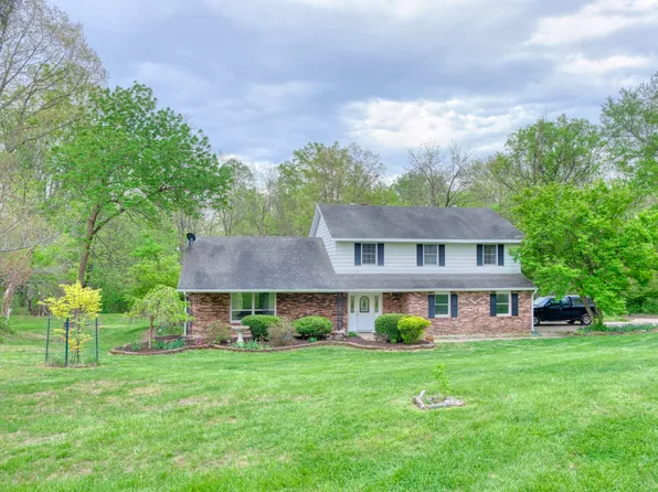 261 High Forest Dr, Carbondale, IL 62903