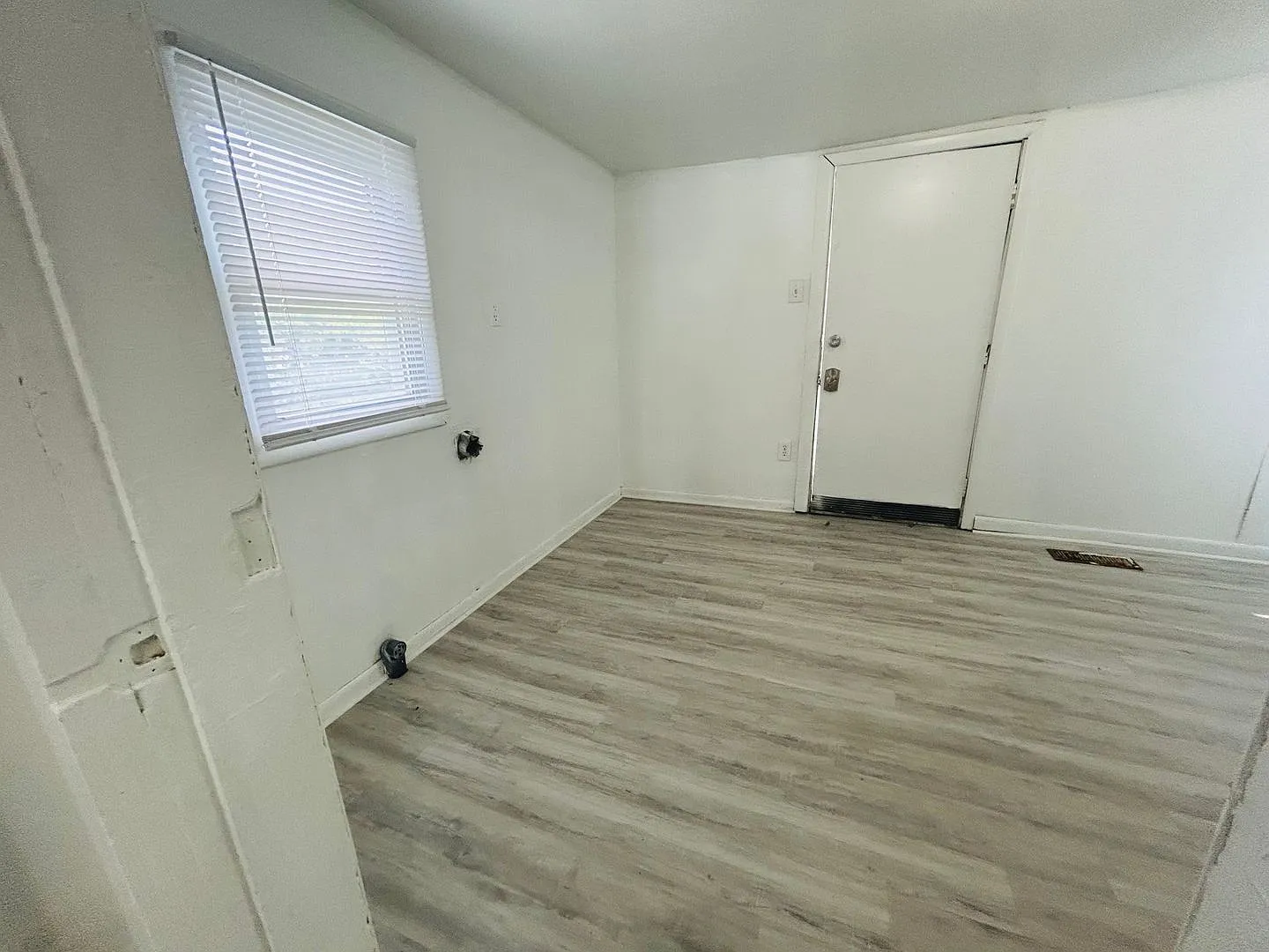 For Rent: 707 W Centennial Ave. Coming Soon! Spacious 3 Bedroom Home! Nice Yard! Off- Street Park... — Photo 3