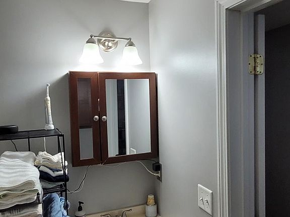 Bathrrom sink & medicine cabinet