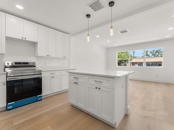 3rd image of 111 W 35th St