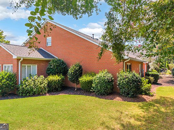 5th image of 18 Somerset Ct