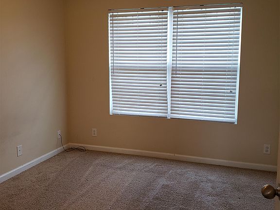 3rd image of 1446 Westview Dr