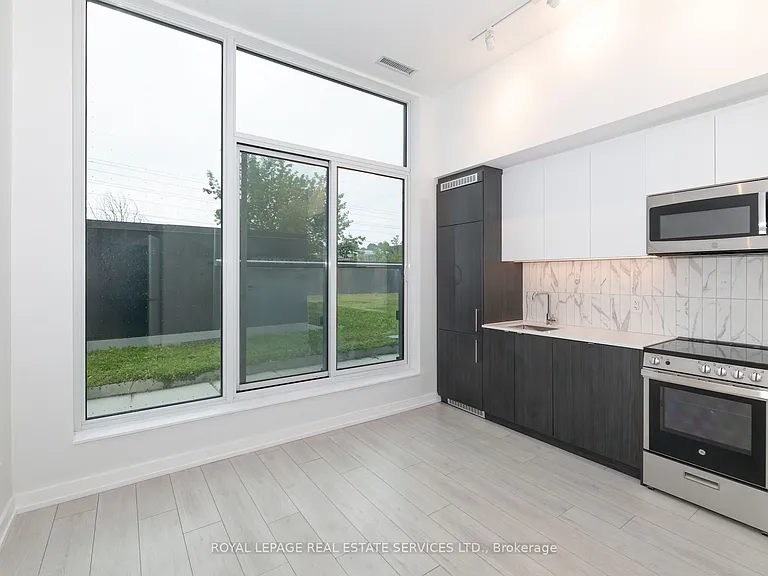 500 Dupont St #201 — Photo 6