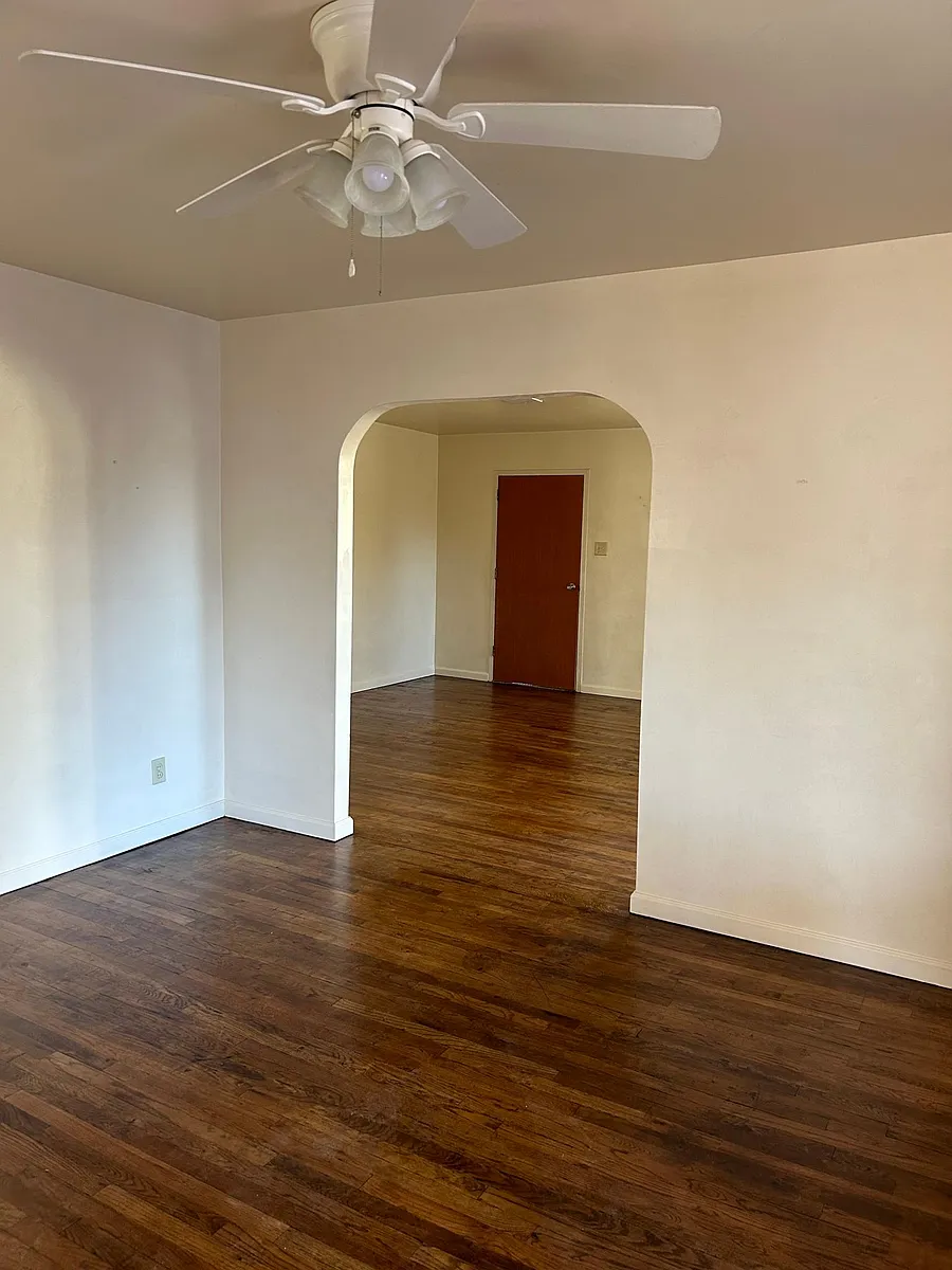 Dining room, looking into the living room - 465 Keathley Dr