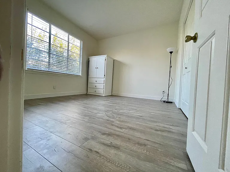 10308 Almayo Ave #5 — Photo 13