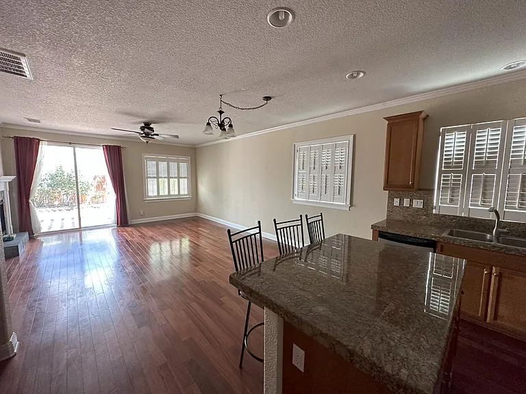 3075 Summer Breeze Ave — Photo 6