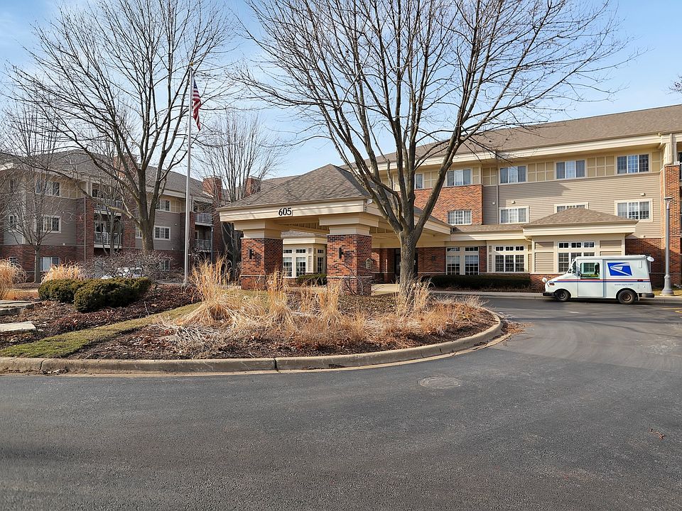 1st image of 605 Barrington Ave #2