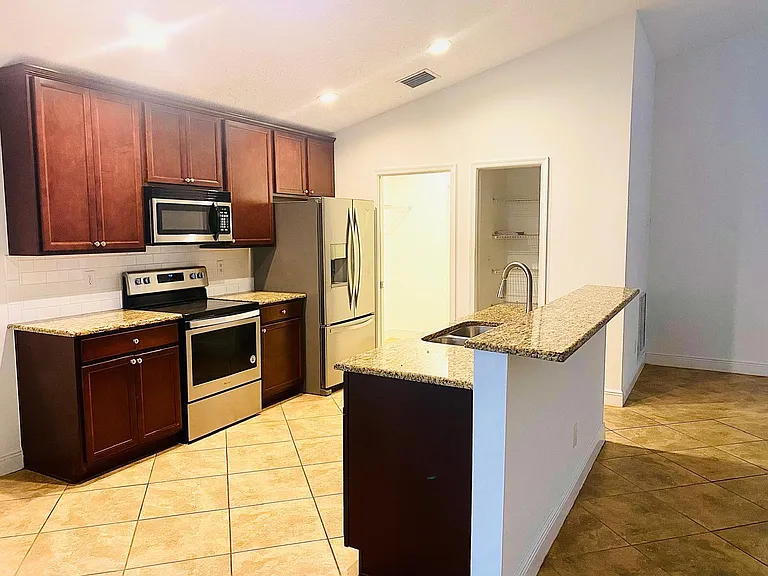 9553 Sea Spray Dr — Photo 4