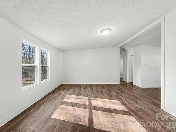 5th image of 6423 Helens Way