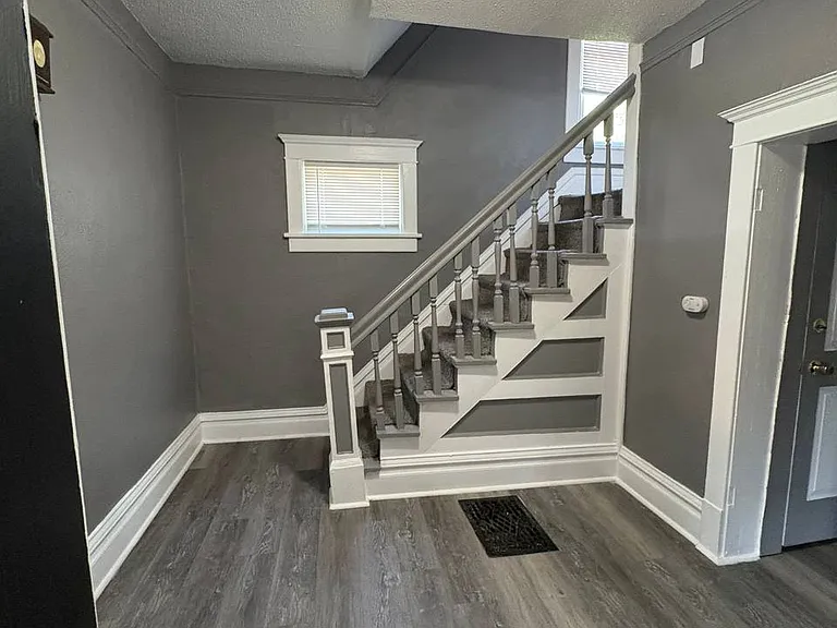 225 Sumner St — Photo 8