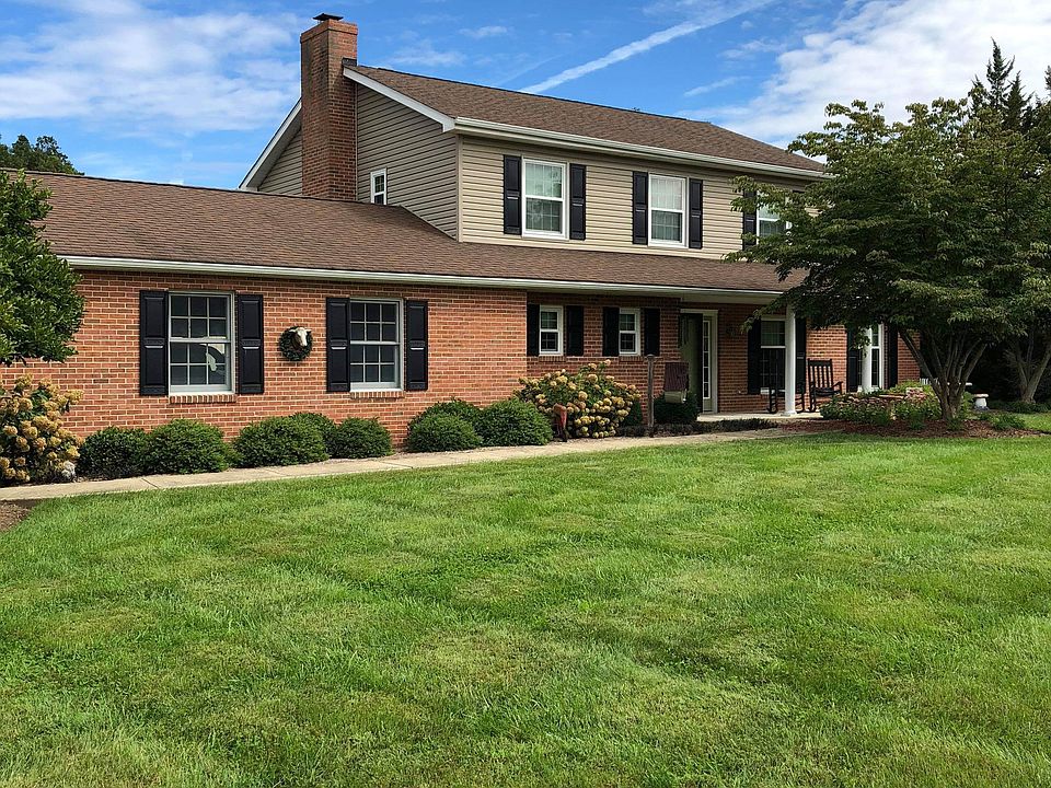 1st image of 235 Acorn Dr