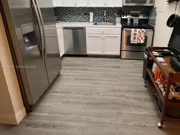 7100 NW 17th St APT 421, Plantation, FL 33313