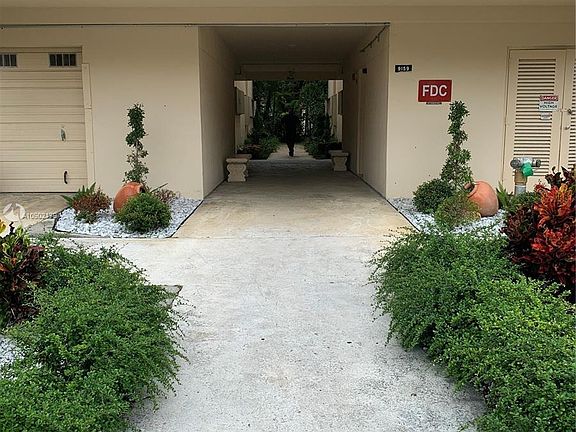 2nd image of 9159 SW 77th Ave APT 306