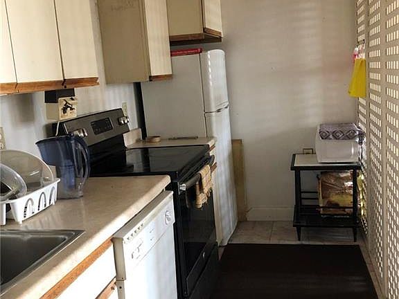 3rd image of 60 Strawberry Hill Ave Unit 402