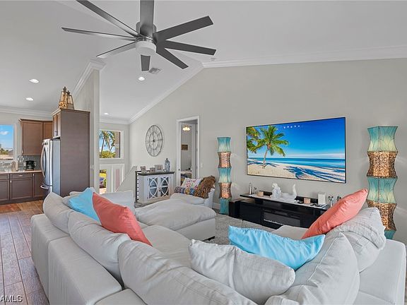 2nd image of 256 Ibis St