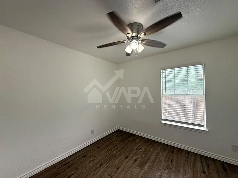 2902 Woodcliffe St — Photo 7