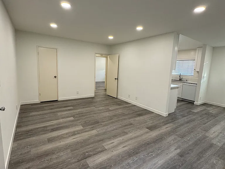 15029 Burbank Blvd #1 — Photo 11