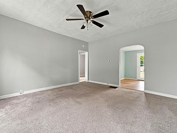 3rd image of 128 Floral Ave