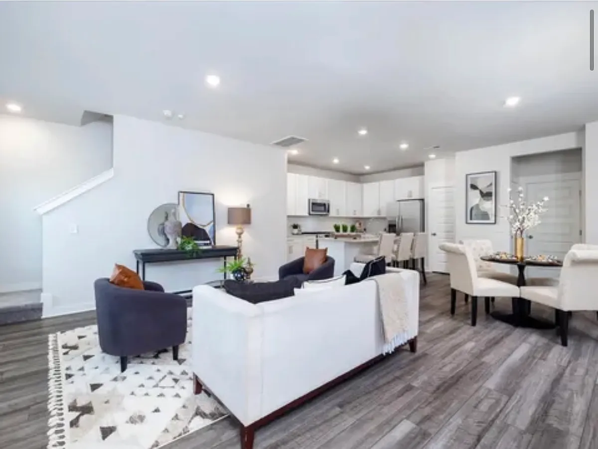 Building Photo - 2712 Fordham St #1