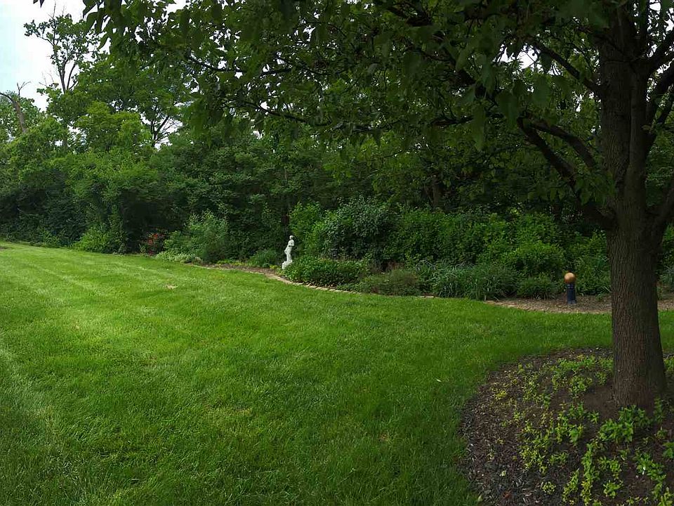 2nd image of 1834 Mount Vernon Dr